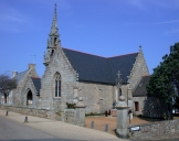 Église paroissiale Sainte-Anne et Saint-Léonore, place Ker Iliz (Trélevern)