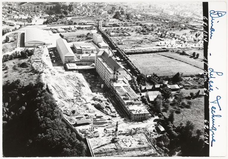 Lycée Polyvalent La-Fontaine-des-Eaux, 48, promenade de la Fontaine des Eaux (Dinan)