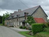 Alignement de maisons, la Roncière (Paimpont)