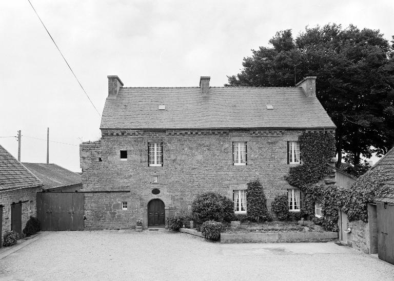 Manoir, Liorzou (Plounévez-Lochrist)