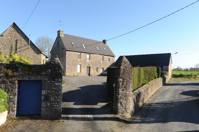 Presbytère, avenue de Bretagne (Dompierre-du-Chemin fusionnée en Luitré-Dompierre en 2019)
