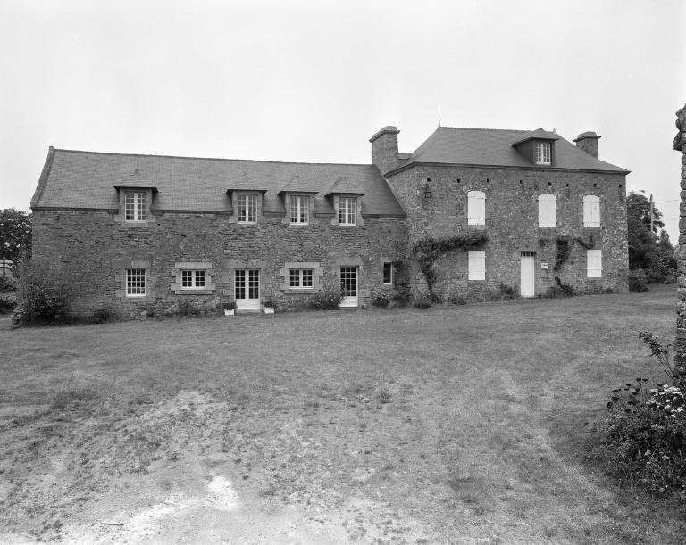 Ferme, Trehenvaud ; Trehinvaux (Theix fusionnée en Theix-Noyalo en 2016)