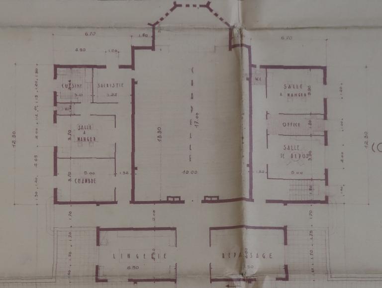 La chapelle du lycée Jean Guéhenno et sa décoration, 11 rue du Champ Rossignol (Fougères)