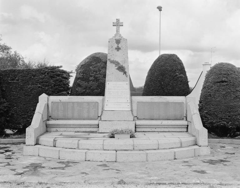 Monument aux morts, rue de la Fontaine (Séné)