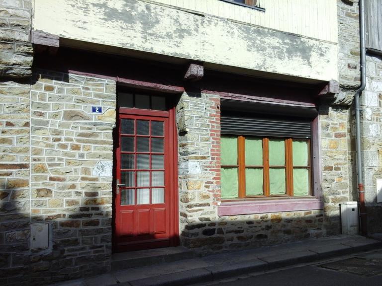 Maison, 2 rue du Pavement (Saint-Aubin-du-Cormier)