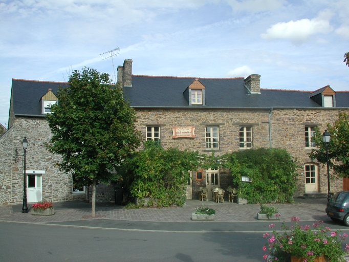 Maisons, 1-7 rue du Stade (Lohéac)