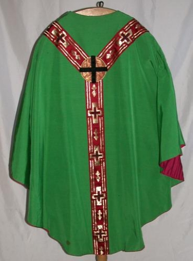 Ornement vert 1 : chasuble, bourse de corporal, étole, manipule, voile de calice