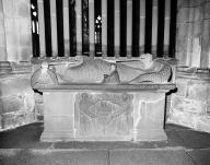 Tombeau : de monseigneur Rieux Sourdéac, cathédrale de Saint-Paul-Aurélien (Saint-Pol-de-Léon)