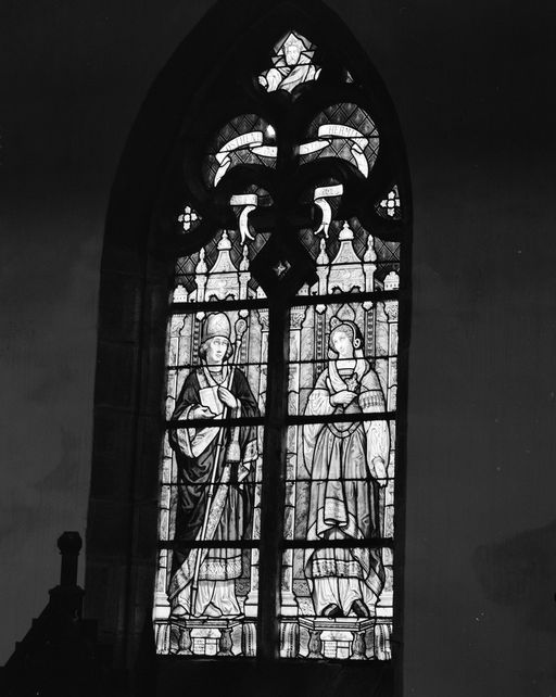 Verrière à personnages de la baie 1 : Saint Sosthène, Sainte Herminie, église Saint-Bertin (Guillac)