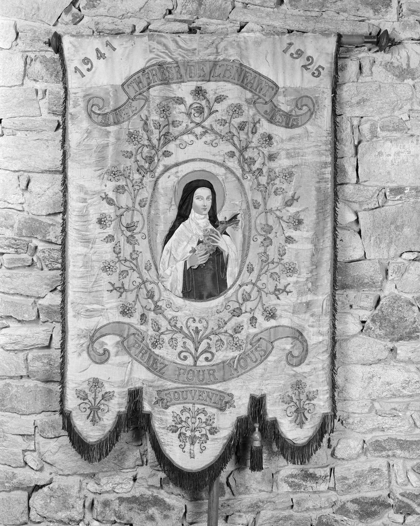 Bannière de procession : sainte Thérèse, sacré-Coeur, vierge (n° 1), chapelle Saint-Nicolas (Cléguer)