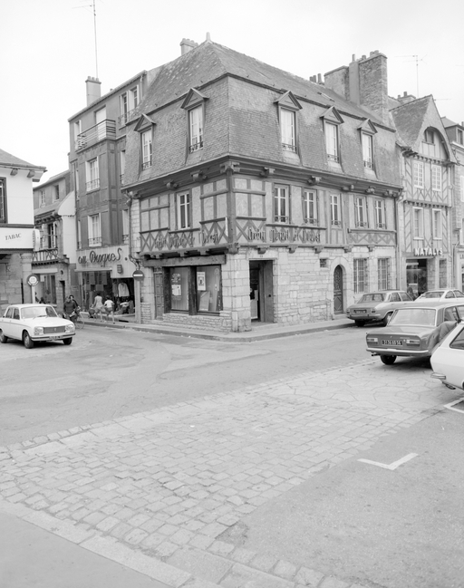 Maison, 8 place du Martray (Pontivy)