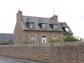 Maison, rue de la Poste (Penvénan)