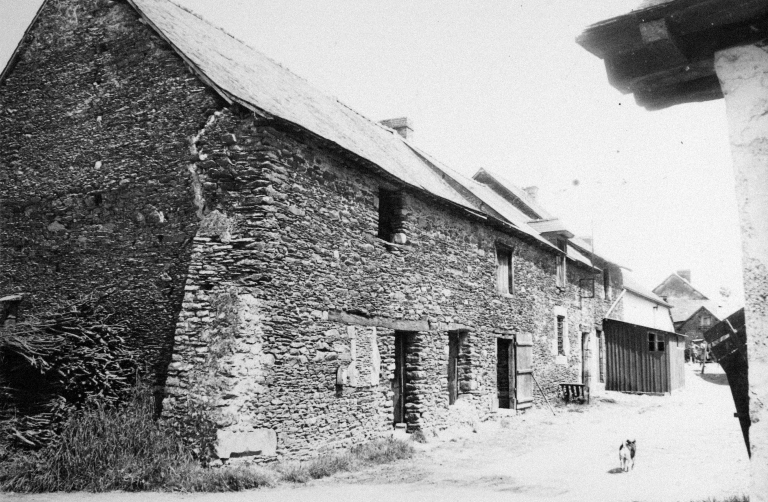 Alignement de logis de ferme, la Ville Aubrée (Acigné)