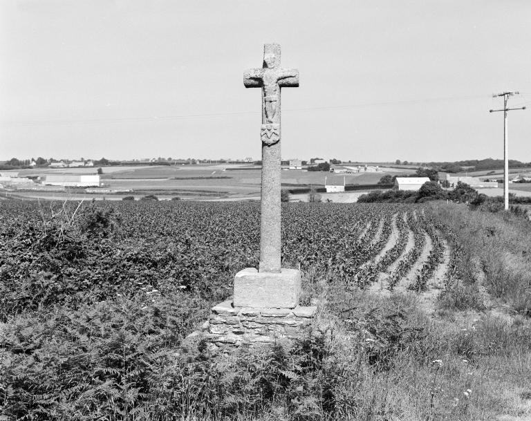 Croix de chemin, Mesnescop (Plouvorn)