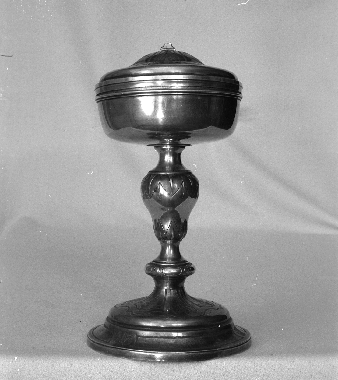 Ciboire (1), église paroissiale Saint-Pierre, Saint-Paul (Neulliac)