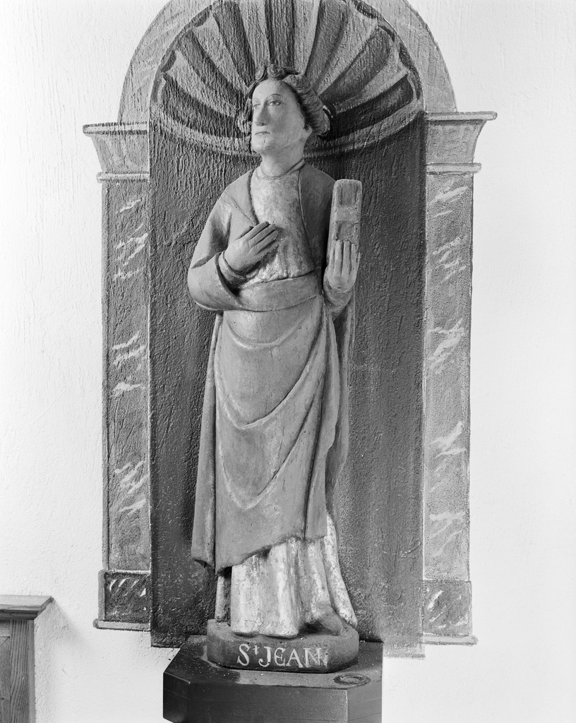 Statue (petite nature) : saint Jean l'Evangéliste, chapelle de la Madeleine (Guidel)