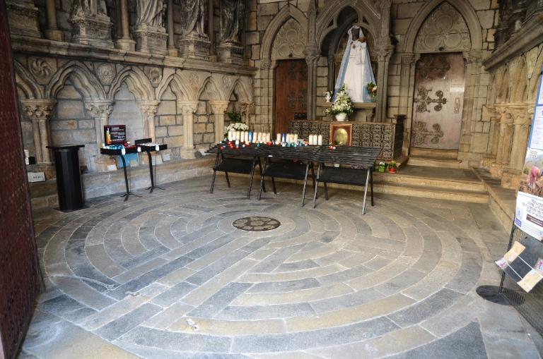 Statue : Vierge à l'Enfant dite Notre-Dame de Bon Secours ou la Vierge noire, Basilique Notre-Dame-de-Bon-Secours (Guingamp)