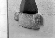 Bénitier (2, encastré), église paroissiale Saint-Tugdual (Baulon)