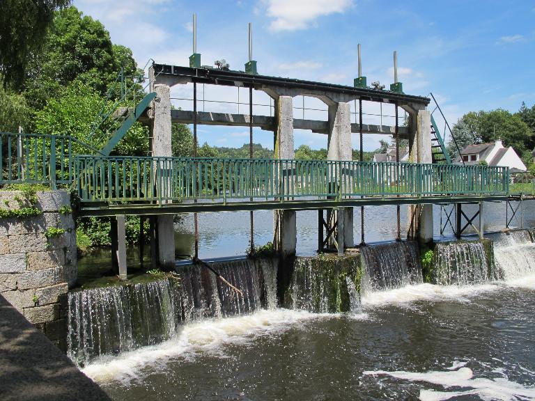 Canal du Blavet, les déversoirs