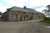 Alignement de maisons de ferme, Villinco (Bais)