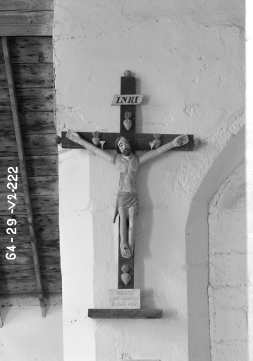 Croix : Christ en croix, chapelle Saint-Catherine (Plounévézel)