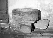 Bénitier (de milieu), chapelle Saint-Gildas (Malguénac)