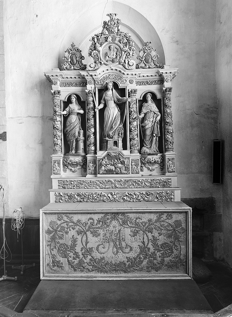 Autel, retable, gradins d'autel (2), devant d' autel (autel secondaire, retable architecturé) : de sainte Marguerite, église paroissiale Notre-Dame-de-Croas-Batz (Roscoff)