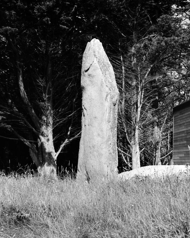 Menhir, Penn ar C'hleguer (Île-de-Batz)