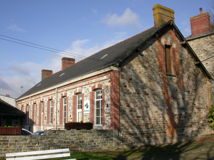 Ecole, 2 rue de la Poste (Melesse)