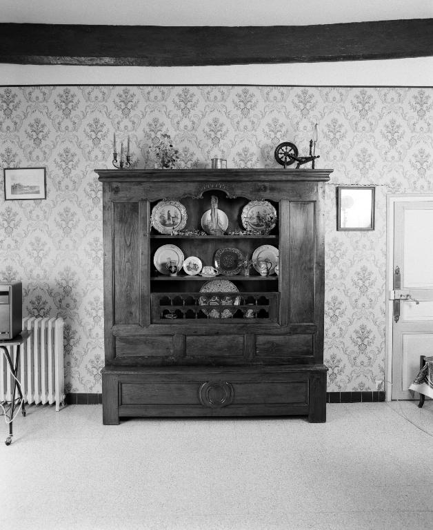 Ensemble de mobilier 4 : banc, lit clos, Maison Saint-Louis-Marie (Josselin)