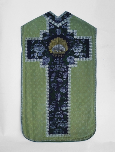 Ornement vert 4 : chasuble, manipule, bourse de corporal, étole, pale, voile de calice (Maure-de-Bretagne fusionnée en Val d'Anast en 2017)