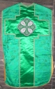 Ornement vert 1 : chasuble, étole, voile de calice, manipule et bourse de corporal