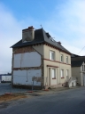Maison et café, rue de la Mairie (Orgères)