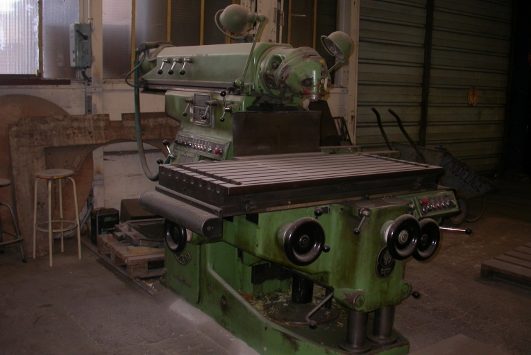 Machine à fraiser n° 1 (fraiseuse)
