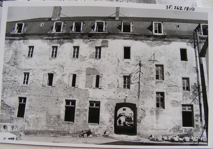 Couvent des soeurs de la Visitation, puis caserne des Trentes, rue Hoche (Vannes)