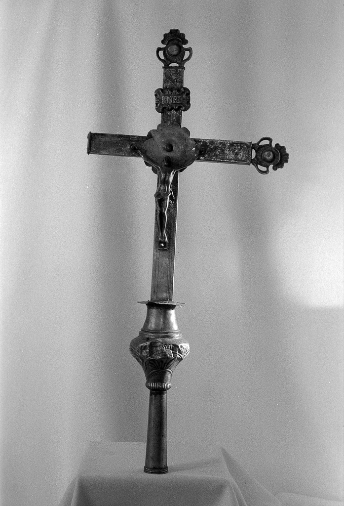 Croix de procession (2), église paroissiale Saint-Tugdual (Saint-Tugdual)