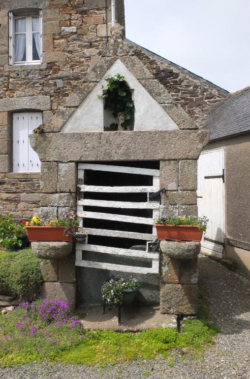 Les maisons, logis, fermes et dépendances de la commune de Rospez