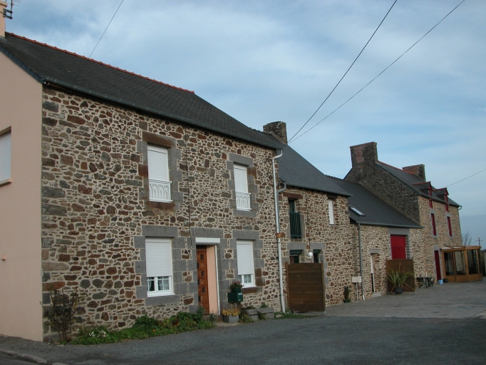 Ensemble de trois maisons, la Toisse (Saint-Guinoux)