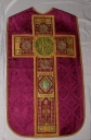 Ornement rouge 3 : chasuble, étole, manipule