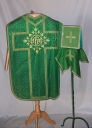 Ornement vert 3 : chasuble, bourse du corporal, voile du calice, étole