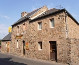 Maisons, alignement de trois logis, rue du 8 mai 1945 (Lézardrieux)