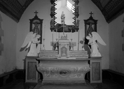 Autel, tabernacle, gradins d'autel (2), (maître-autel, autel tombeau), chapelle Saint-Mérec (Kergrist)