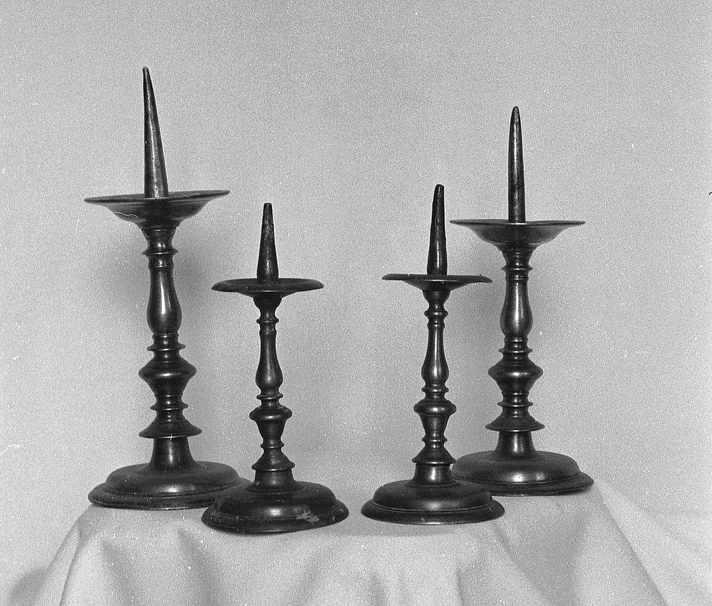 Chandelier (4), église paroissiale Saint-Jérôme (Cast)