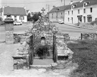 Fontaine de dévotion Notre-Dame-du-Loc, place Notre-Dame-du-Loc (Saint-Avé)