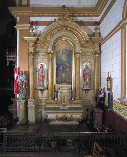 Ensemble de l'autel secondaire sud : autel, 2 gradins d'autel, tabernacle, retable, degré d'autel
