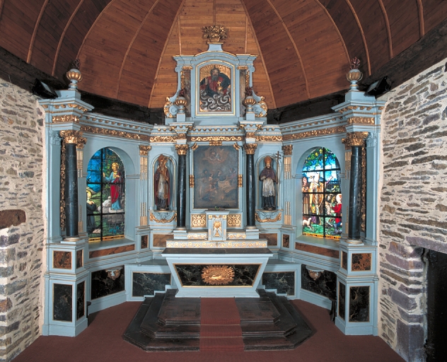 Ensemble du maître autel : autel, tabernacle, retable