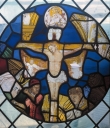 Verrière à personnages de la baie 1 : Christ en croix, Martyre de saint Etienne