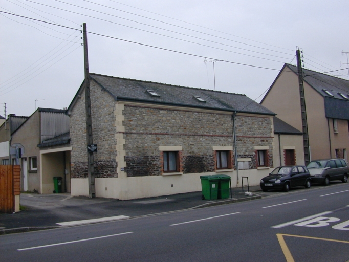 Maison, 46 rue de Châteaugiron ;  allée Roger-le-Poulennec (Rennes)