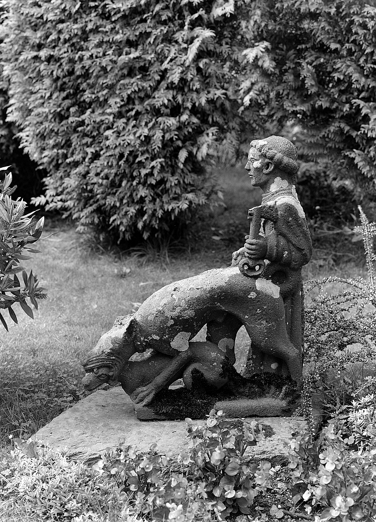 Groupe sculpté : saint Hubert, église paroissiale Saint-Jérôme (Cast)