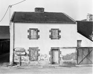 Maison, 2 place de l'église (Saint-Armel)